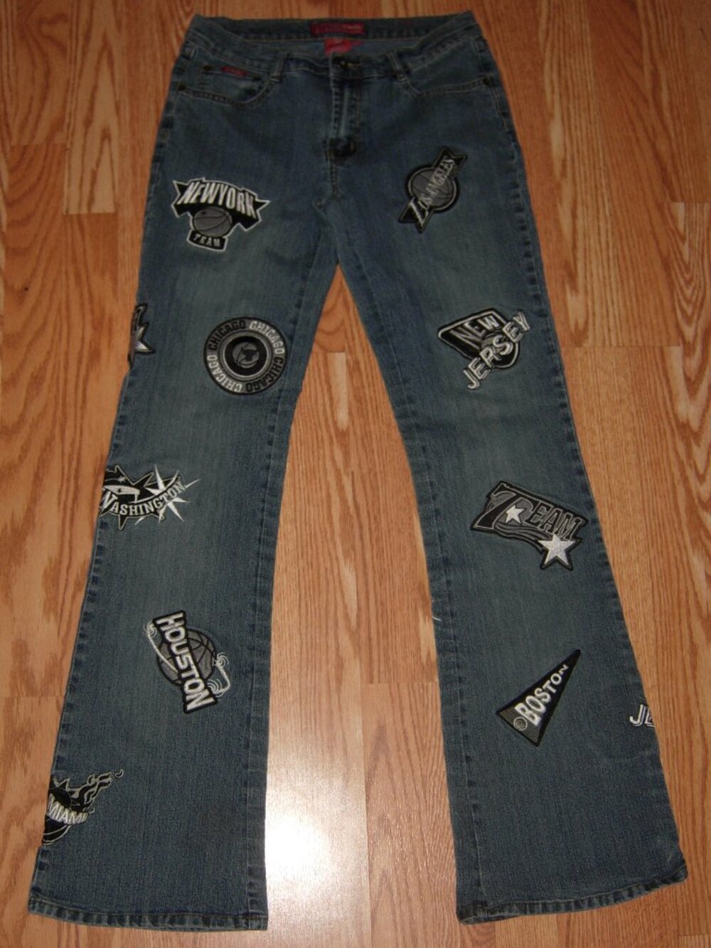 Le More 90s Basketball Team Embroidered Flare Low Rise Jeans 11